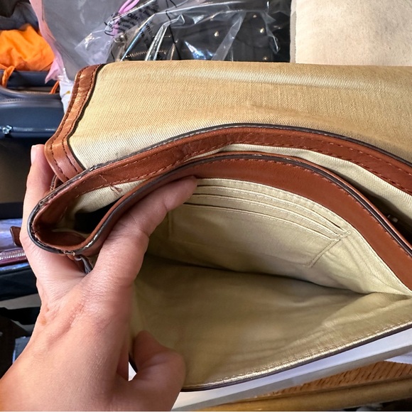 FOSSIL BROWN GENUINE LEATHER
FLAP X-BODY MESSENGER/SHOULDER/HANDBAG PURSE - Picture 11 of 13